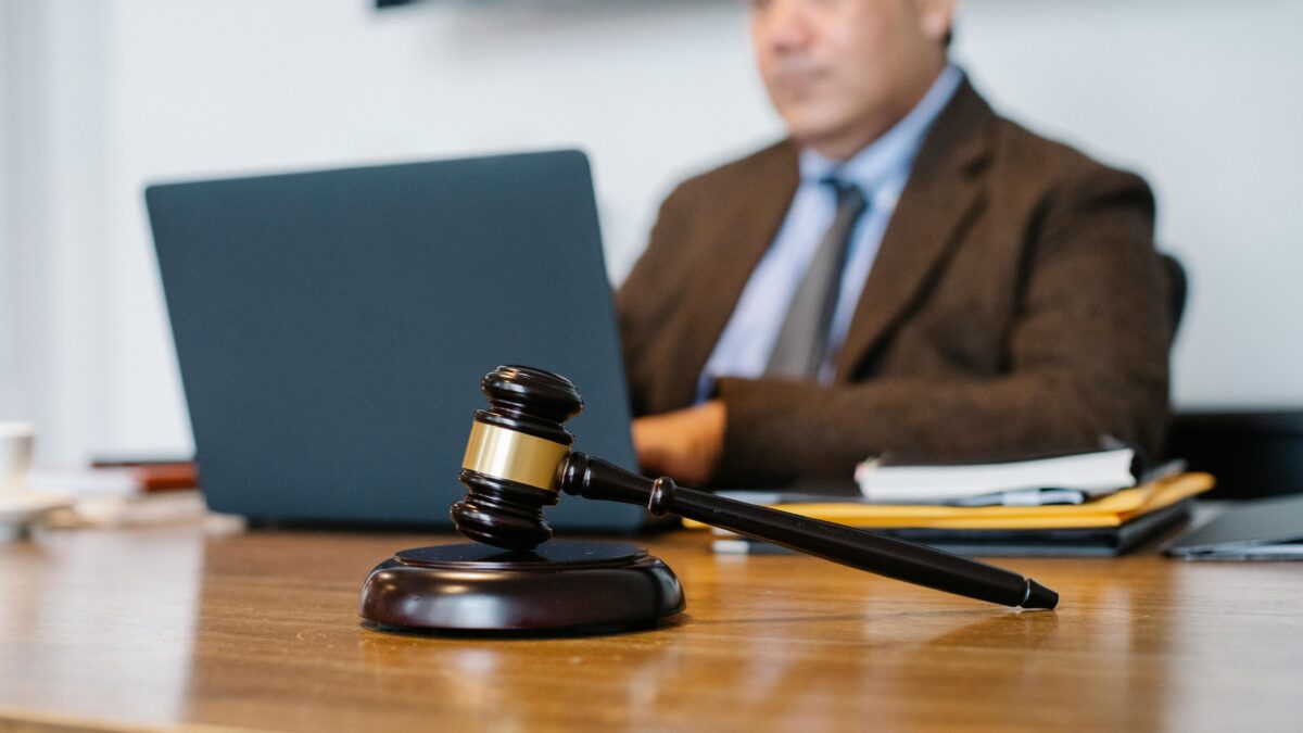 IMM ROMÂNIA respinge introducerea obligativității legalizării de către notar sau atestării de avocat a hotărârilor AGA a societăților comerciale